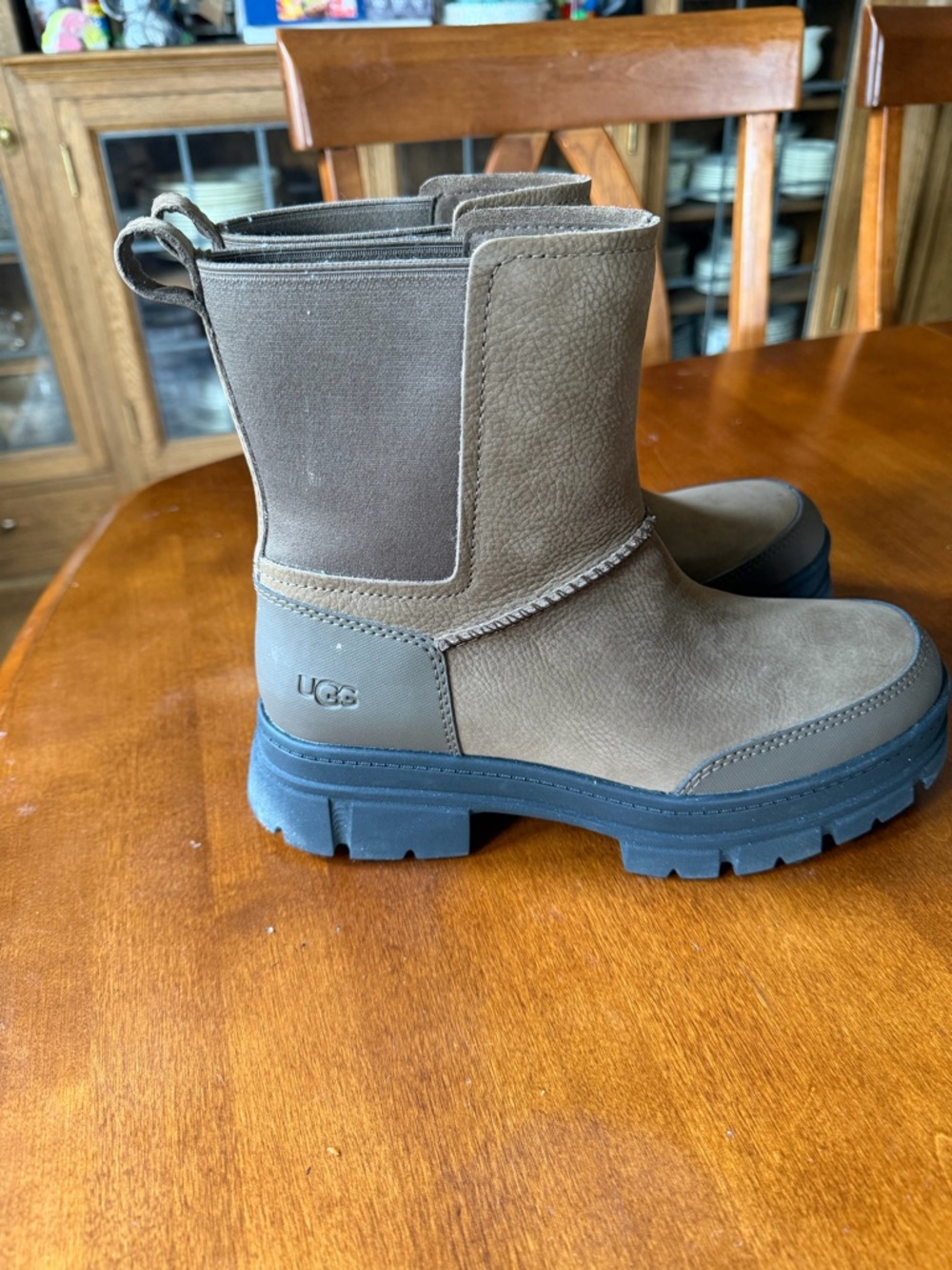 UGG Women’s Brown Chunky Chelsea Boots